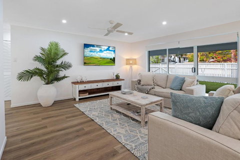 Walk To Hastings Street Noosa Sound - Getaway Accommodation 2