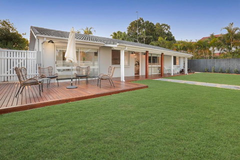 Walk To Hastings Street Noosa Sound - Getaway Accommodation 5