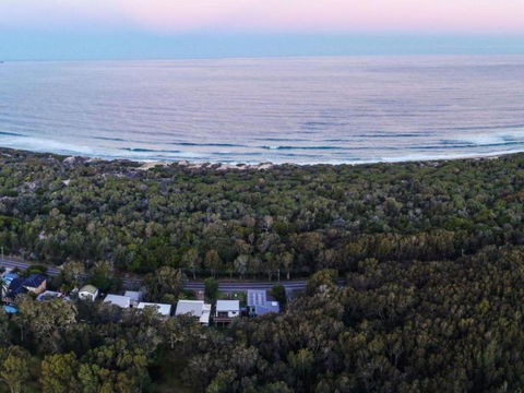 The Wharf House Budgewoi - Getaway Accommodation 3