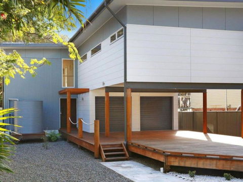 The Wharf House Budgewoi - Getaway Accommodation 1