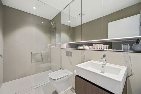 HomeHotel Luxurious High Rise Apt - Getaway Accommodation 1