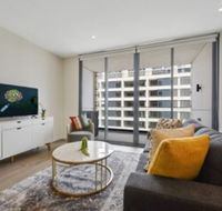 HomeHotel Luxurious High Rise Apt - Getaway Accommodation