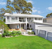 The Lake House with swimming pool - Getaway Accommodation