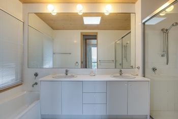 Latham Beach House - Getaway Accommodation 2