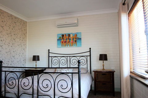 Pine Villas Walk To Beach Ocean Views - Getaway Accommodation 3