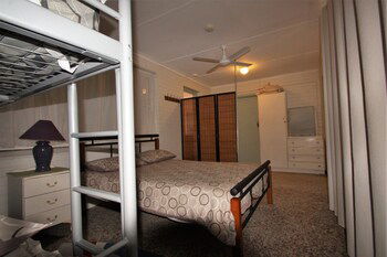 Pine Villas Walk To Beach Ocean Views - Getaway Accommodation 1
