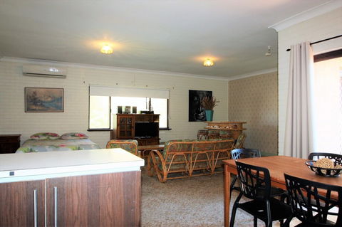 Pine Villas Walk To Beach Ocean Views - Getaway Accommodation 4