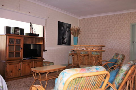 Pine Villas Walk To Beach Ocean Views - Getaway Accommodation 2