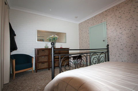 Pine Villas Walk To Beach Ocean Views - Getaway Accommodation 0