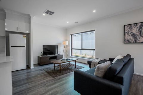 Comfy And Warm Home In Point Cook - Getaway Accommodation 5