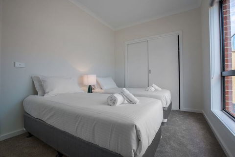 Comfy And Warm Home In Point Cook - Getaway Accommodation 3