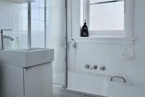 Comfortable 3 Bedroom Apartment In Trendy Haberfield - Getaway Accommodation 1