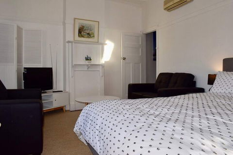 Comfortable 3 Bedroom Apartment In Trendy Haberfield - Getaway Accommodation 7