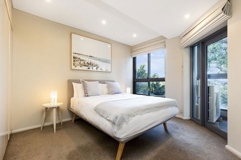2 Bdrm North Sydney With Harbour Views - Getaway Accommodation 5