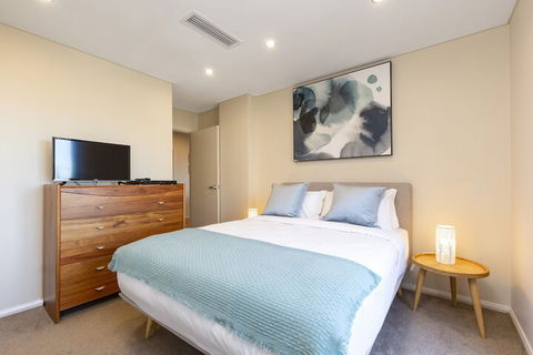 2 Bdrm North Sydney With Harbour Views - Getaway Accommodation 6