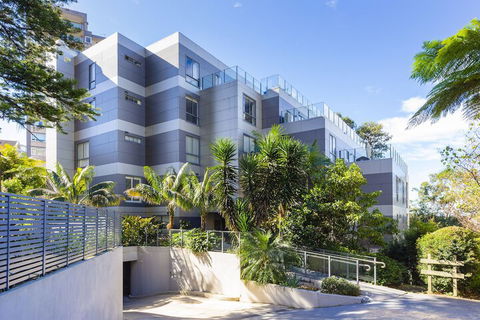 2 Bdrm North Sydney With Harbour Views - Getaway Accommodation 1