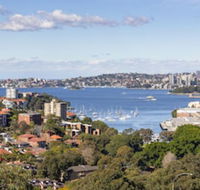 2 Bdrm North Sydney with harbour views - Getaway Accommodation