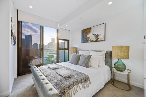 HomeHotel Luxurious Immaculate 3 Bed Apt - Getaway Accommodation 6