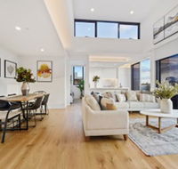 HomeHotel Luxurious Immaculate 3 Bed Apt - Getaway Accommodation