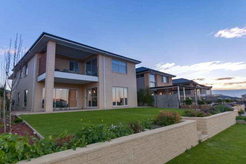 Luxury Waterfront Grand Villa In Melbourne - Getaway Accommodation 4