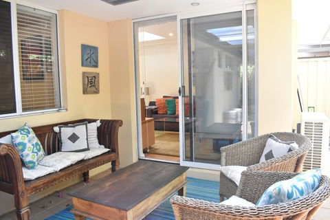 Modern 2 Bedroom Unit Close To CBD - Getaway Accommodation 5