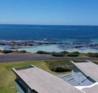 Boathouse nearly in the water  wonderful views - Getaway Accommodation