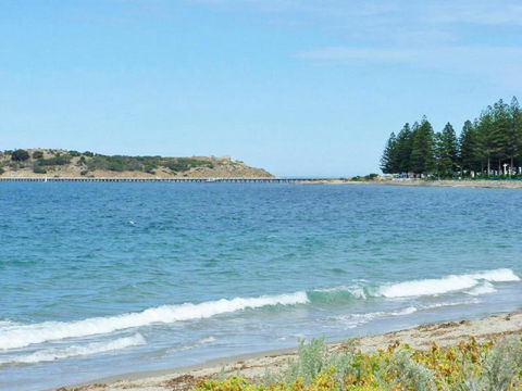 Victor Harbor Beachfront Bliss + WiFi - Getaway Accommodation 1