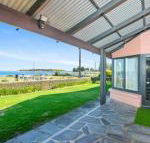 Victor Harbor Beachfront Bliss  WiFi - Getaway Accommodation