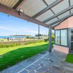 Victor Harbor Beachfront Bliss + WiFi - Getaway Accommodation 0