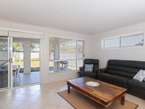 Relax At Pacific 1 / 26 Pacific Avenue Private Duplex With Enclosed Yard - Getaway Accommodation 4