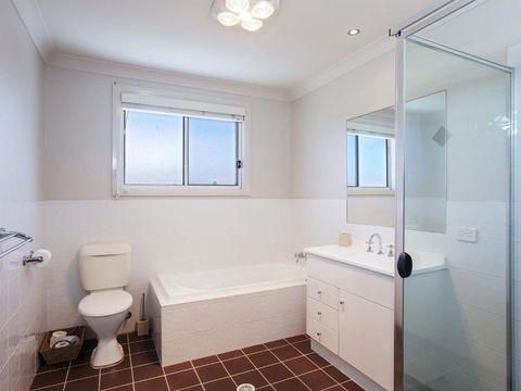 Relax At Pacific 1 / 26 Pacific Avenue Private Duplex With Enclosed Yard - Getaway Accommodation 2