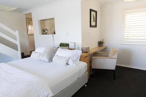White Beach Cottage - Getaway Accommodation 1