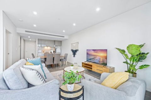 HomeHotel Luxury Apt With Shopping Mall Downstairs - Getaway Accommodation 0