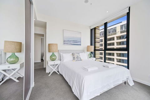 HomeHotel Ultra Luxury 2 Bedroom Next To Mall & Train - Getaway Accommodation 2