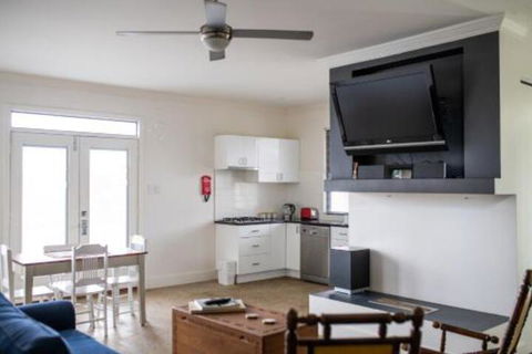 Five Bed Five Bath Five Star View 2 Mins To CBD Wentworth Estate - Getaway Accommodation 7