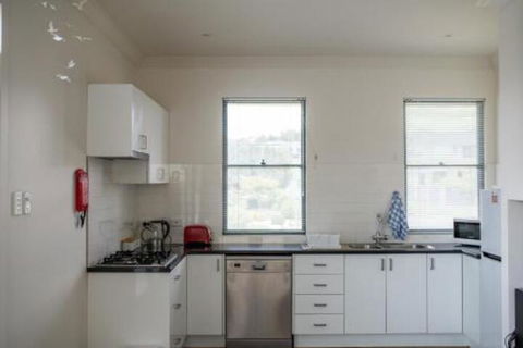 Five Bed Five Bath Five Star View 2 Mins To CBD Wentworth Estate - Getaway Accommodation 4