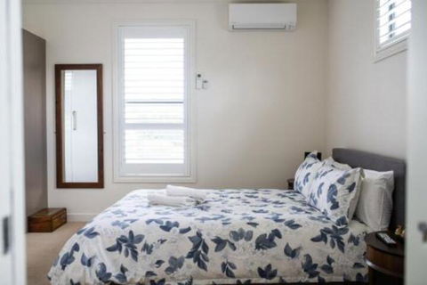 Five Bed Five Bath Five Star View 2 Mins To CBD Wentworth Estate - Getaway Accommodation 2