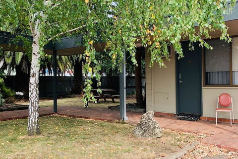 The Caledonian Hotel Motel - Getaway Accommodation 1