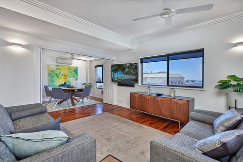 Belle Escapes Luxury Penthouse With Ocean Views - Getaway Accommodation 7