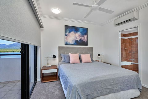 Belle Escapes Luxury Penthouse With Ocean Views - Getaway Accommodation 4