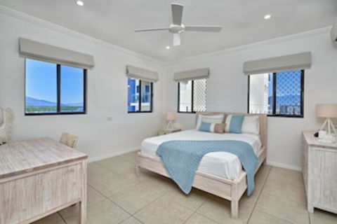 Belle Escapes Luxury Penthouse With Ocean Views - Getaway Accommodation 0