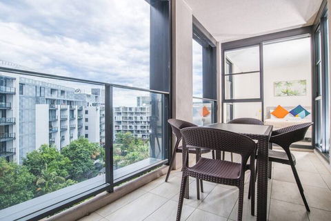 Bright & Modern! 2bed 2bath APT With Parking - Getaway Accommodation 4