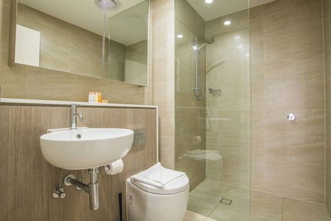Bright & Modern! 2bed 2bath APT With Parking - Getaway Accommodation 6