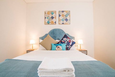 Bright & Modern! 2bed 2bath APT With Parking - Getaway Accommodation 2