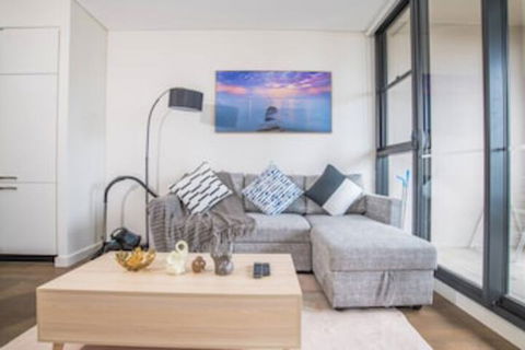 Bright & Modern! 2bed 2bath APT With Parking - Getaway Accommodation 0
