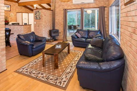 Country Cottage - Getaway Accommodation 3