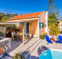 Red Bluff Beach House - Getaway Accommodation