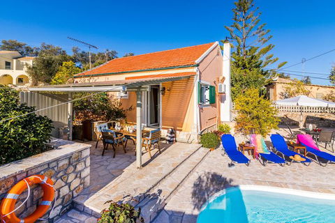 Red Bluff Beach House - Getaway Accommodation 0