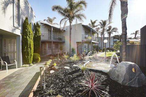 Whitecliffs Beach Resort - Getaway Accommodation 1