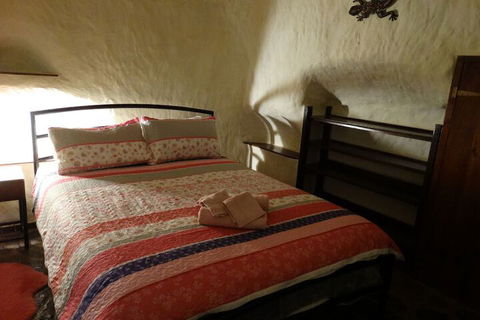 Di's Dugouts - Getaway Accommodation 4